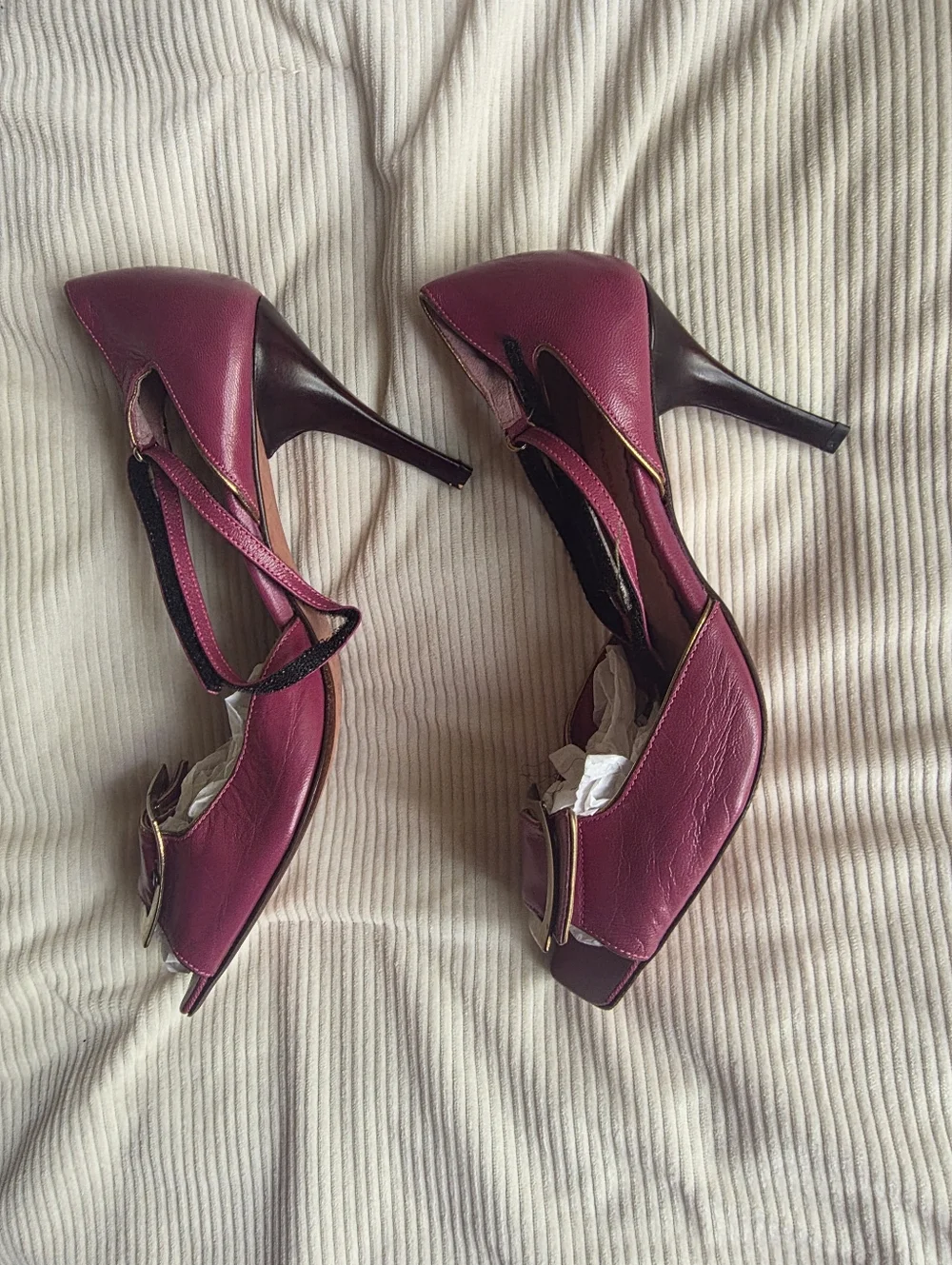 BCBG Maxazria Vintage Bow Leather Heel sandals Size 8 Lilac New